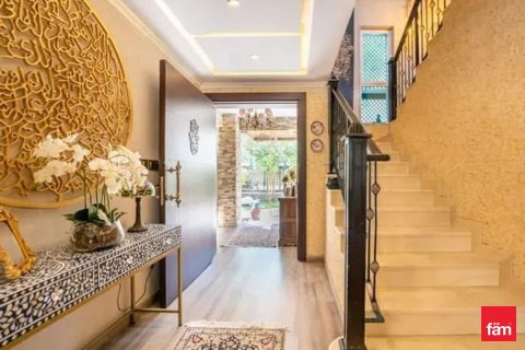 Villa in Jumeirah Park, Dubai 3 bedrooms, 679.9 sq.m. № 71541 - photo 11