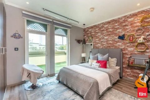 Villa in Jumeirah Park, Dubai 3 bedrooms, 679.9 sq.m. № 71541 - photo 14