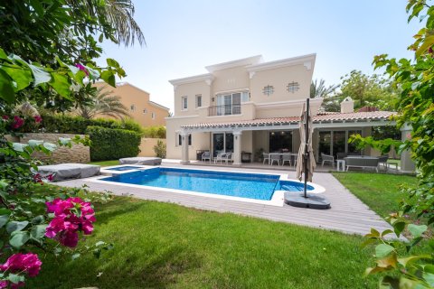 Villa in Discovery Gardens, Dubai 4 bedrooms, 362 sq.m. № 137836