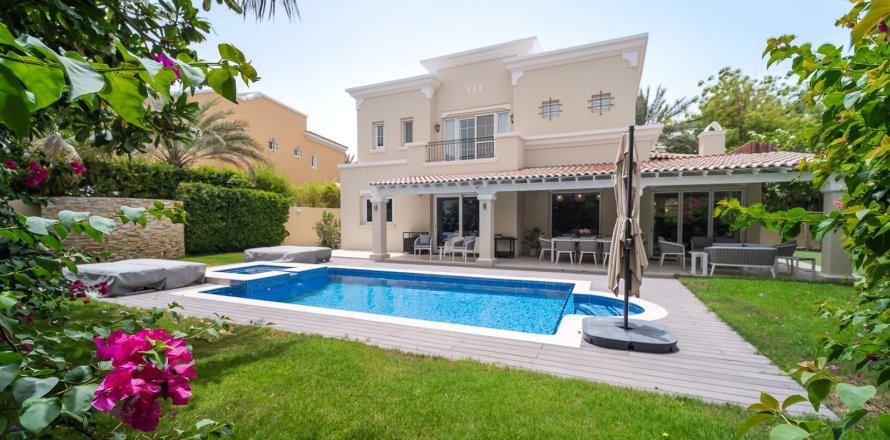 Villa in Discovery Gardens, Dubai 4 bedrooms, 362 sq.m. № 137836