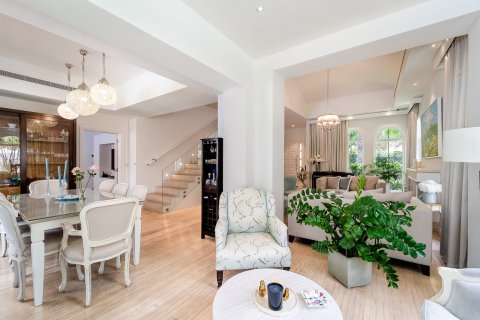 Villa in Discovery Gardens, Dubai 4 bedrooms, 362 sq.m. № 137836 - photo 23