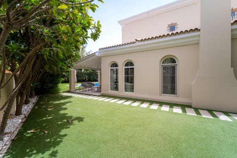 Villa in Discovery Gardens, Dubai 4 bedrooms, 362 sq.m. № 137836 - photo 24