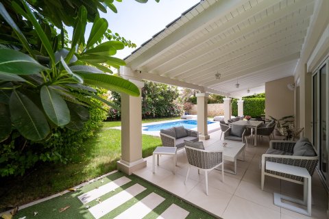Villa in Discovery Gardens, Dubai 4 bedrooms, 362 sq.m. № 137836 - photo 11
