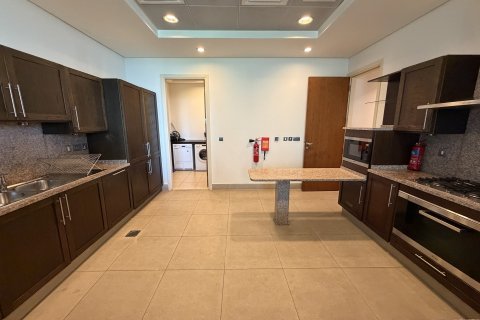 Apartment in Palm Jumeirah, Dubai 2 bedrooms, 257 sq.m. № 137837 - photo 10