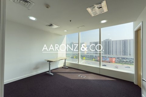 Bureau à Sheikh Zayed Road, Dubai, 166.6 m², № 78495 - photo 2