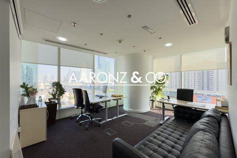 Bureau à Sheikh Zayed Road, Dubai, 166.6 m², № 78495 - photo 12