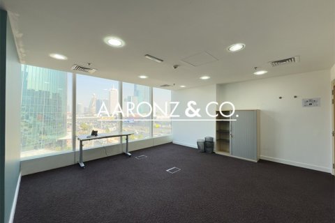 Bureau à Sheikh Zayed Road, Dubai, 166.6 m², № 78495 - photo 1