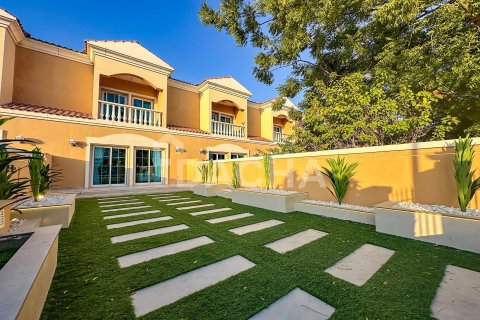 Townhouse in Jumeirah Village Triangle, Dubai 2 bedrooms, 152 sq.m. № 104722 - photo 3