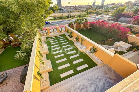 Townhouse in Jumeirah Village Triangle, Dubai 2 bedrooms, 152 sq.m. № 104722 - photo 5