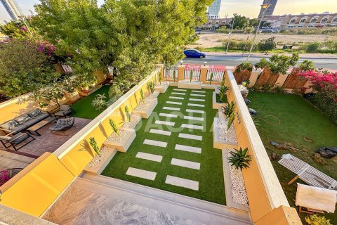 Townhouse in Jumeirah Village Triangle, Dubai 2 bedrooms, 152 sq.m. № 104722 - photo 6