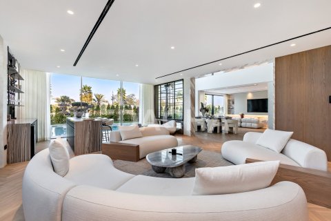 Villa in Jumeirah Islands, Dubai 4 bedrooms, 534 sq.m. № 104723 - photo 20