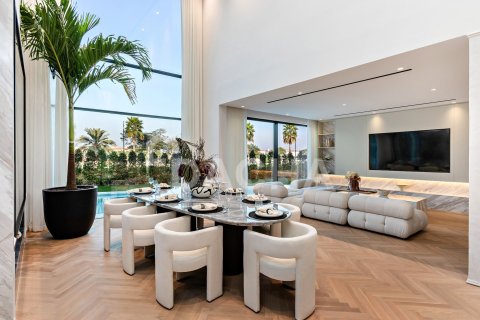 Villa in Jumeirah Islands, Dubai 4 bedrooms, 534 sq.m. № 104723 - photo 2