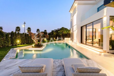 Villa in Jumeirah Islands, Dubai 4 bedrooms, 534 sq.m. № 104723 - photo 5