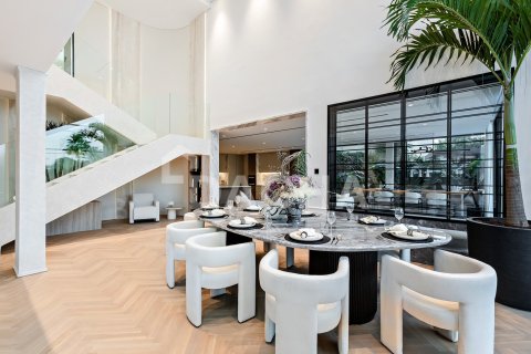 Villa in Jumeirah Islands, Dubai 4 bedrooms, 534 sq.m. № 104723 - photo 25