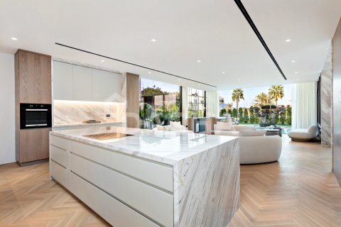 Villa in Jumeirah Islands, Dubai 4 bedrooms, 534 sq.m. № 104723 - photo 23