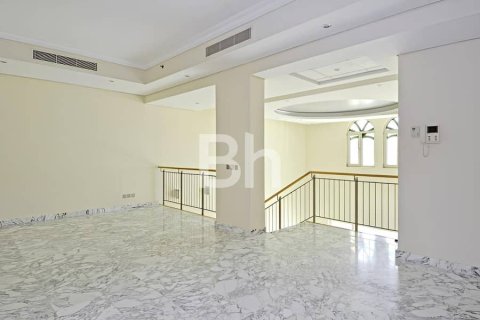 Снять в аренду квартиру в Пальме Джумейре, Дубай: 4 спальни, 449м², № 21546 - фото 3