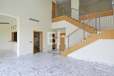 Снять в аренду квартиру в Пальме Джумейре, Дубай: 4 спальни, 449м², № 21546 - фото 1