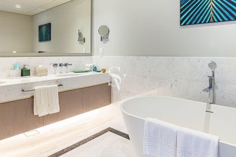 Снять в аренду квартиру в The Palm Tower, Пальма Джумейра, Дубай: 1 спальня, 103м², № 111057 - фото 3
