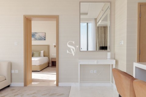 Снять в аренду квартиру в The Palm Tower, Пальма Джумейра, Дубай: 1 спальня, 103м², № 111057 - фото 14