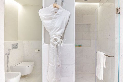 Снять в аренду квартиру в The Palm Tower, Пальма Джумейра, Дубай: 1 спальня, 103м², № 111057 - фото 4