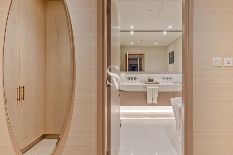 Снять в аренду квартиру в The Palm Tower, Пальма Джумейра, Дубай: 1 спальня, 103м², № 111057 - фото 2