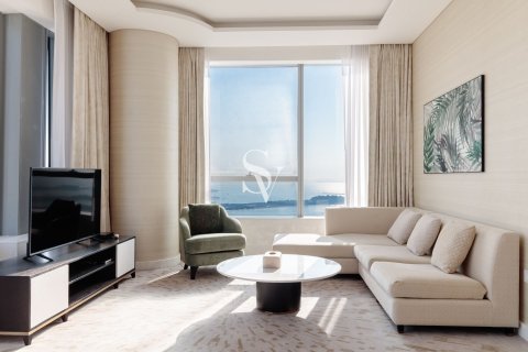 Снять в аренду квартиру в The Palm Tower, Пальма Джумейра, Дубай: 1 спальня, 103м², № 111057 - фото 15