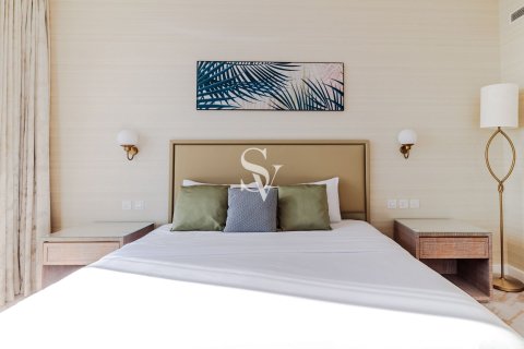 Снять в аренду квартиру в The Palm Tower, Пальма Джумейра, Дубай: 1 спальня, 103м², № 111057 - фото 9