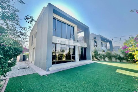 Villa in Dubai Hills Estate, Dubai 4 bedrooms, 464 sq.m. № 57071 - photo 1