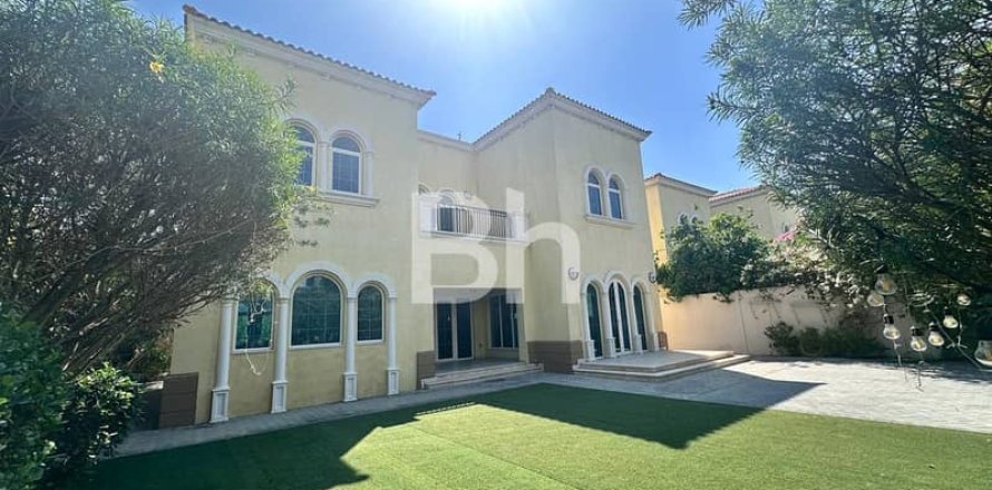 Villa en Jumeirah Park, Dubai, 3 dormitorios, 519 m², № 22212