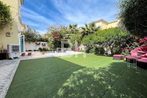 Villa in Jumeirah Park, Dubai 3 bedrooms, 307 sq.m. № 22218 - photo 1