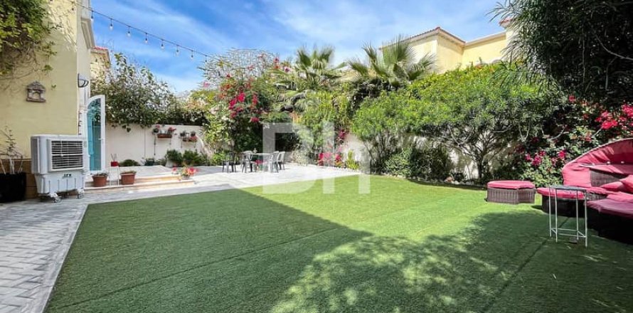 Villa in Jumeirah Park, Dubai 3 bedrooms, 307 sq.m. № 22218