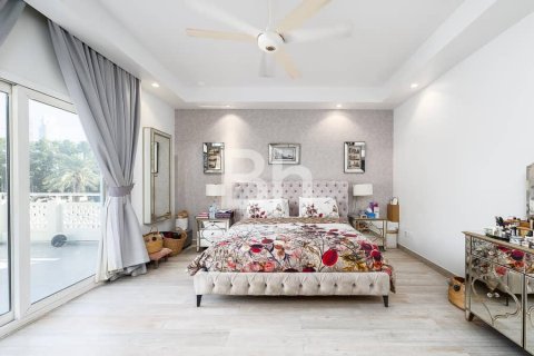 Villa in Dubai 4 bedrooms, 1096 sq.m. № 22216 - photo 22