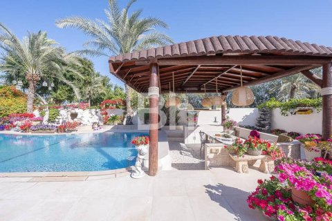 Villa in Dubai 4 bedrooms, 1096 sq.m. № 22216 - photo 5