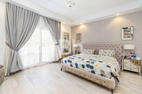 Villa in Dubai 4 bedrooms, 1096 sq.m. № 22216 - photo 14