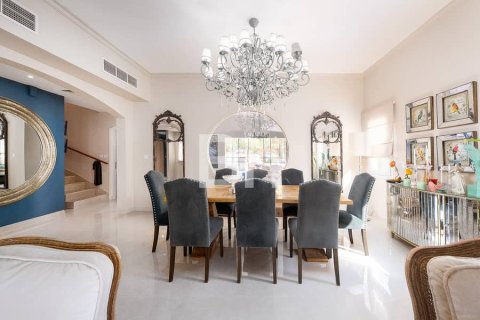 Villa in Dubai 4 bedrooms, 1096 sq.m. № 22216 - photo 10