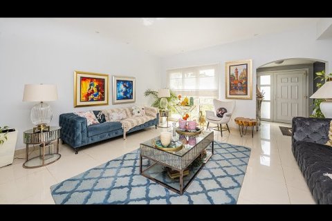 Villa in Dubai 4 bedrooms, 1096 sq.m. № 22216 - photo 24