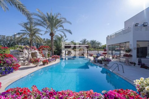 Villa in Dubai 4 bedrooms, 1096 sq.m. № 22216 - photo 2