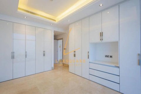 Снять в аренду квартиру в The Crescent, Пальма Джумейра, Дубай: 2 спальни, 124м², № 112351 - фото 10