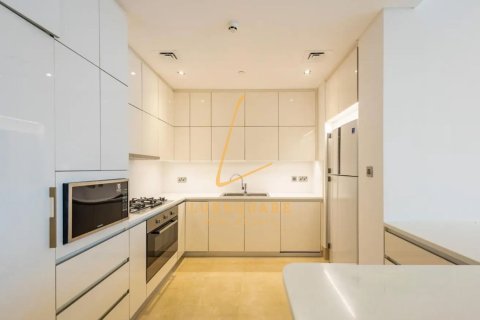 Снять в аренду квартиру в The Crescent, Пальма Джумейра, Дубай: 2 спальни, 124м², № 112351 - фото 3