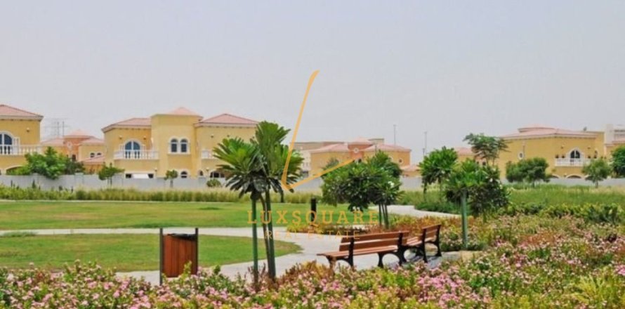 Villa in Jumeirah Park, Dubai 3 bedrooms, 861 sq.m. № 112349