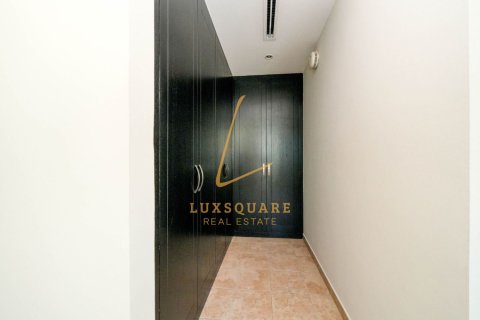 Villa in Jumeirah Park, Dubai 3 bedrooms, 861 sq.m. № 112349 - photo 7