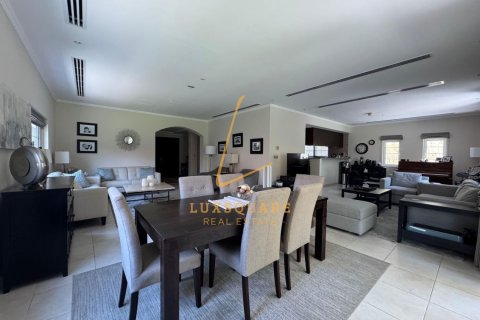 Villa in Jumeirah Park, Dubai 3 bedrooms, 861 sq.m. № 112349 - photo 4