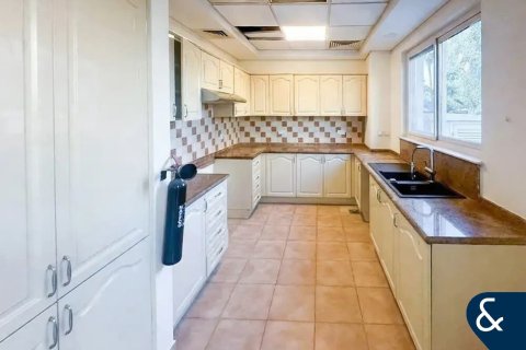 Townhouse in Victory Heights, Dubai Sports City, Dubai 4 bedrooms, 250 sq.m. № 98888 - photo 5