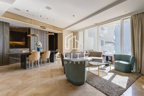 Apartment in FIVE Palm Jumeirah, Palm Jumeirah, Dubai 2 bedrooms, 181 sq.m. № 89639 - photo 2