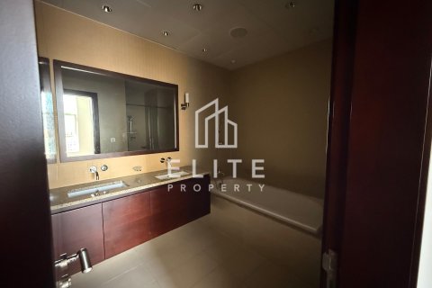 Снять в аренду квартиру в Tiara Residences, Пальма Джумейра, Дубай: 3 спальни, 211м², № 89641 - фото 8