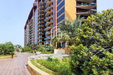 Снять в аренду квартиру в Tiara Residences, Пальма Джумейра, Дубай: 3 спальни, 211м², № 89641 - фото 2