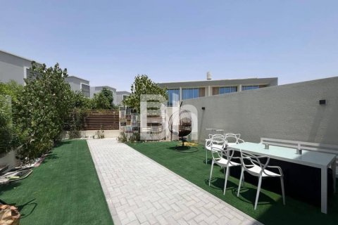 Townhouse in Dubai Land, Dubai 1 bedroom, 130 sq.m. № 57056 - photo 1