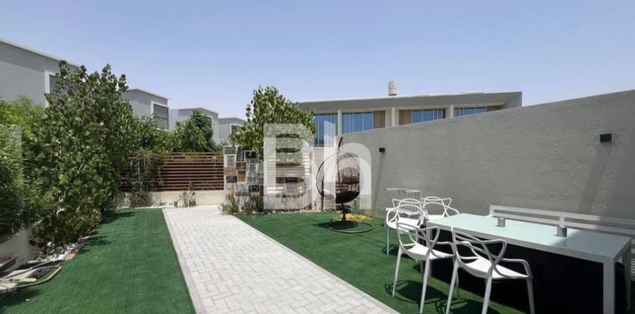 Townhouse in Dubai Land, Dubai 1 bedroom, 130 sq.m. № 57056