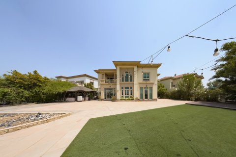 Villa in Jumeirah Islands, Dubai 4 bedrooms, 492.39 sq.m. № 141145 - photo 18
