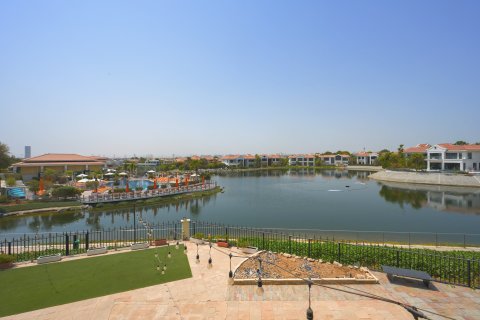 Villa in Jumeirah Islands, Dubai 4 bedrooms, 492.39 sq.m. № 141145 - photo 4
